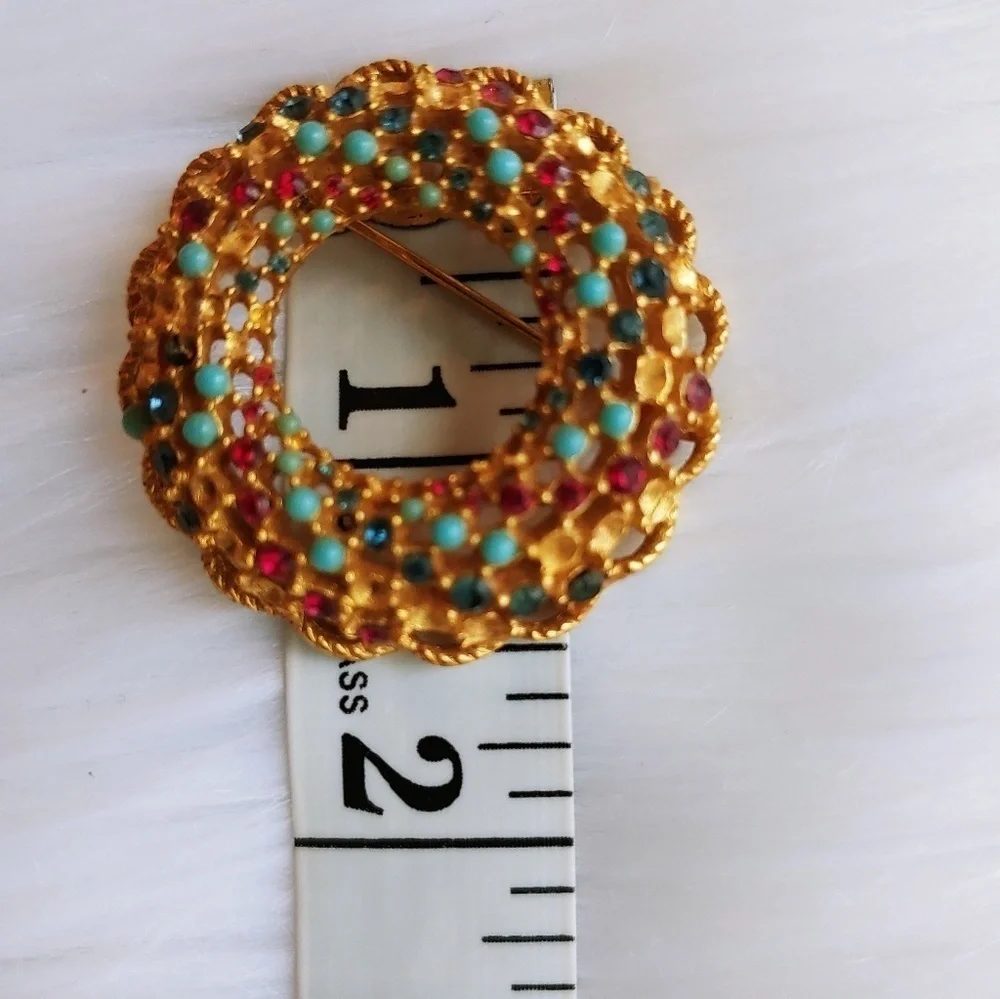 Vintage Sarah Coventry Wreath Brooch